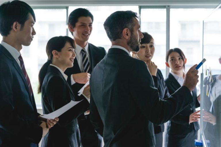 統率力とは？高い人の特徴や人気の本などについて - Jobrouting